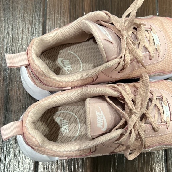 Nike RYZ 365 2 Barely Rose Sneaker - Picture 7 of 7